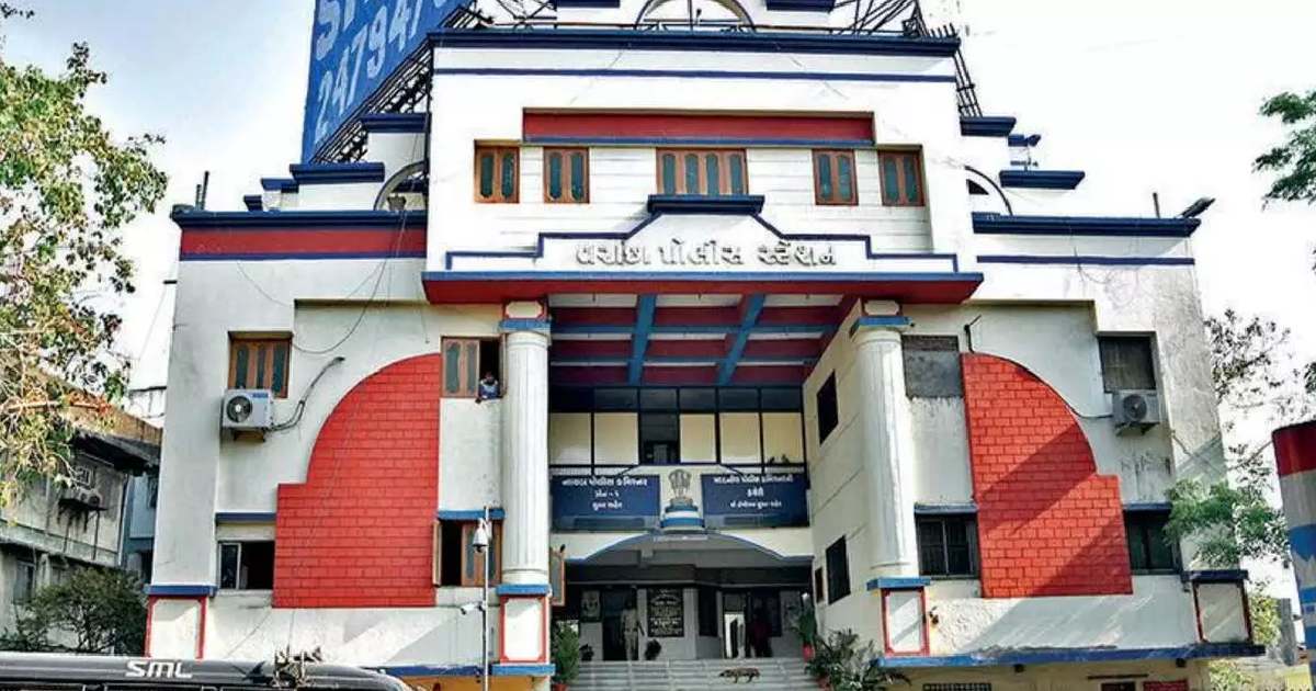 varaachha police