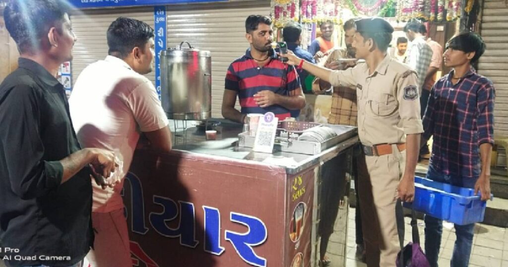Rajkot Police Checking tea stall