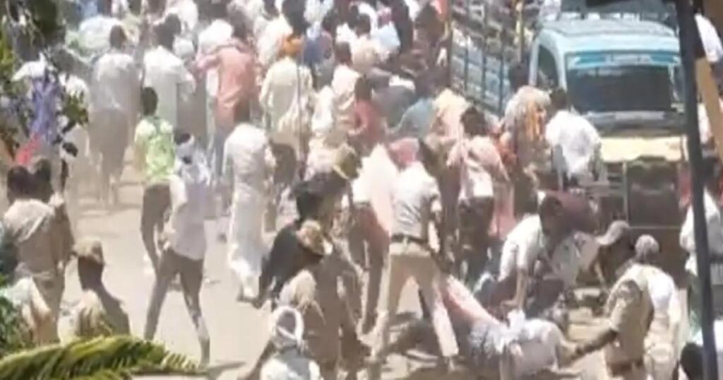 Karnataka Banjara Community Protest Yediyurappa Home