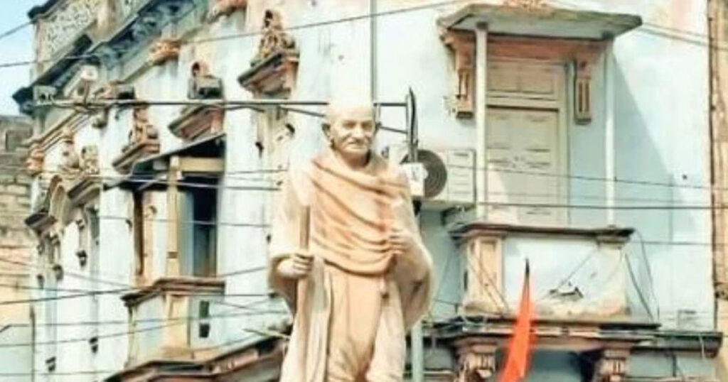 Gandhi statue in Porbandar