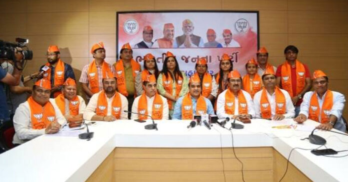 Aam Aadmi Party corporators join BJP in Surat