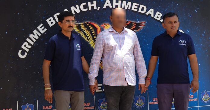 Ahmedabad EOW arrested Fraud accused from Valsad
