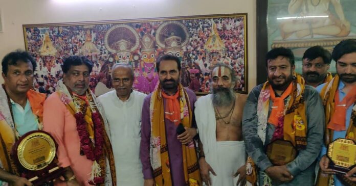 Muslim leaders Visit Mahant