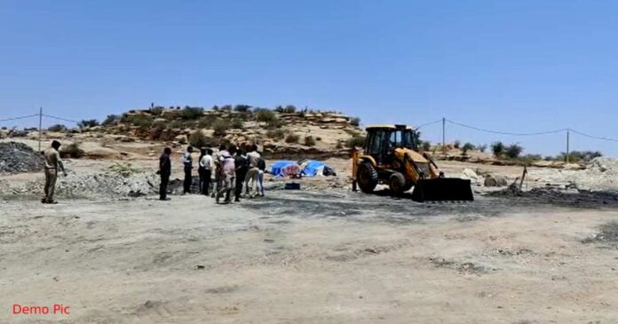 Surendranagar Illegal mining raided in Dholiya