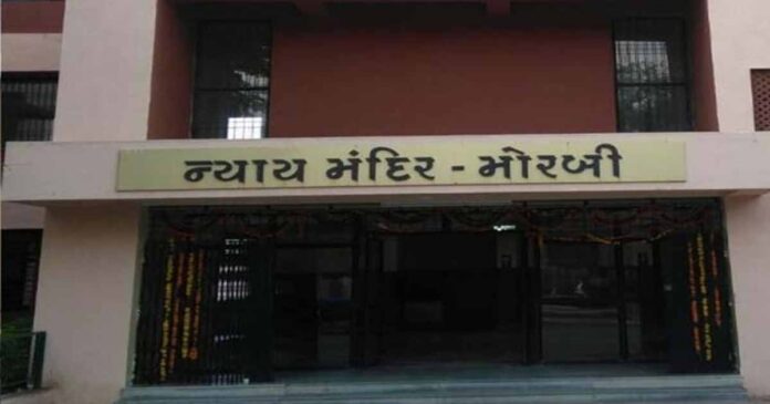 morbi court Income Tax officer sentenced to 4 years in jail