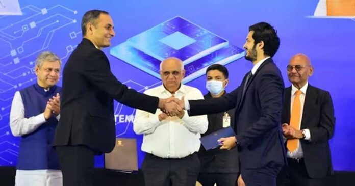 Foxconn cuts deal with Vedanta