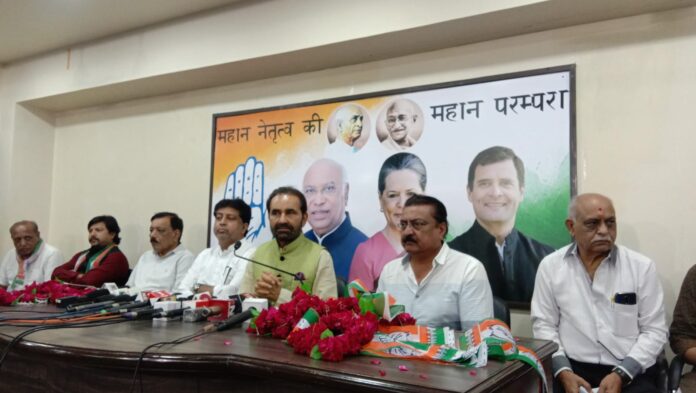 AAP Workers Join Congress in Gujarat