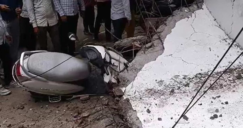 building collapses in Bhavnagar