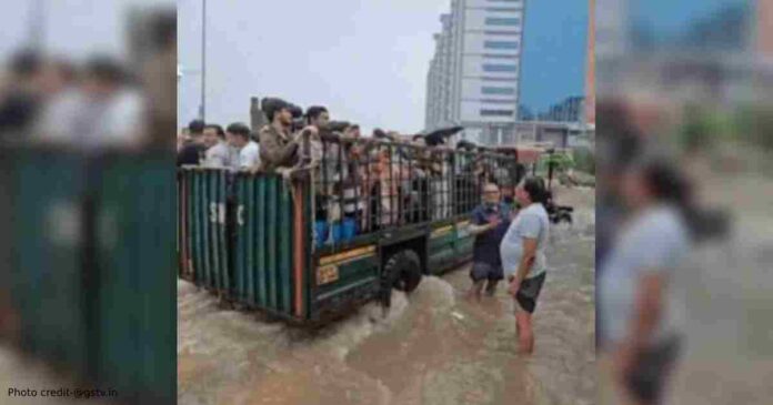 Surat municipal corporation sent cattle cage to recue people from flood
