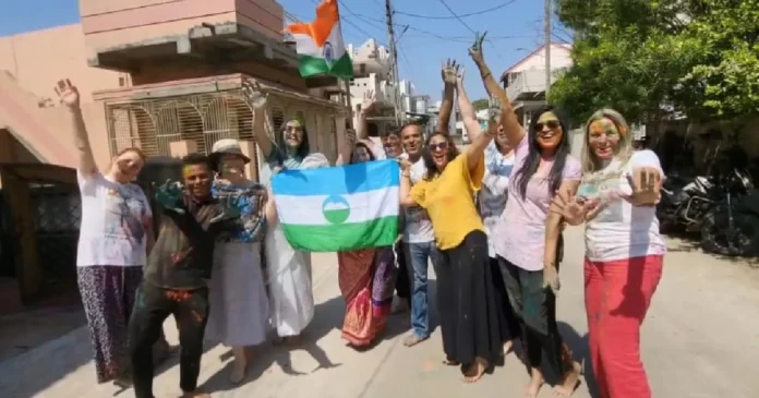 Russian people dhuleti celebrate in india